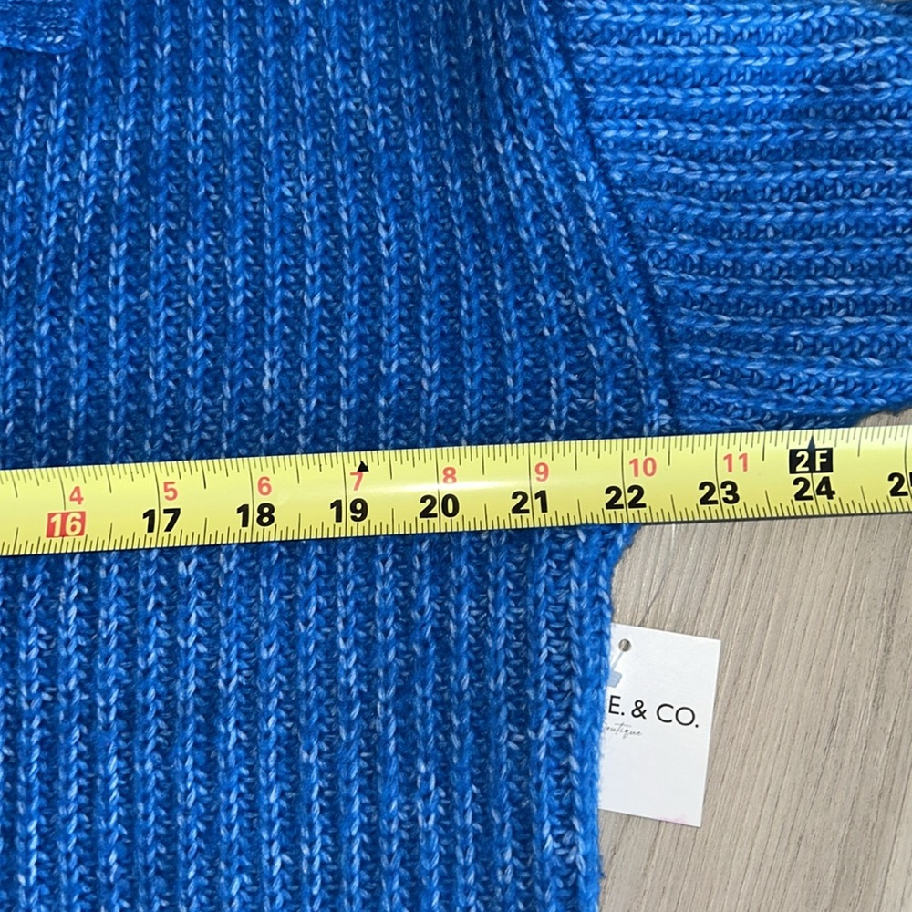 Zenana Ribbed Shaker Knit Sweater L Blue White Pullover
Casual Career - Picture 4 of 12